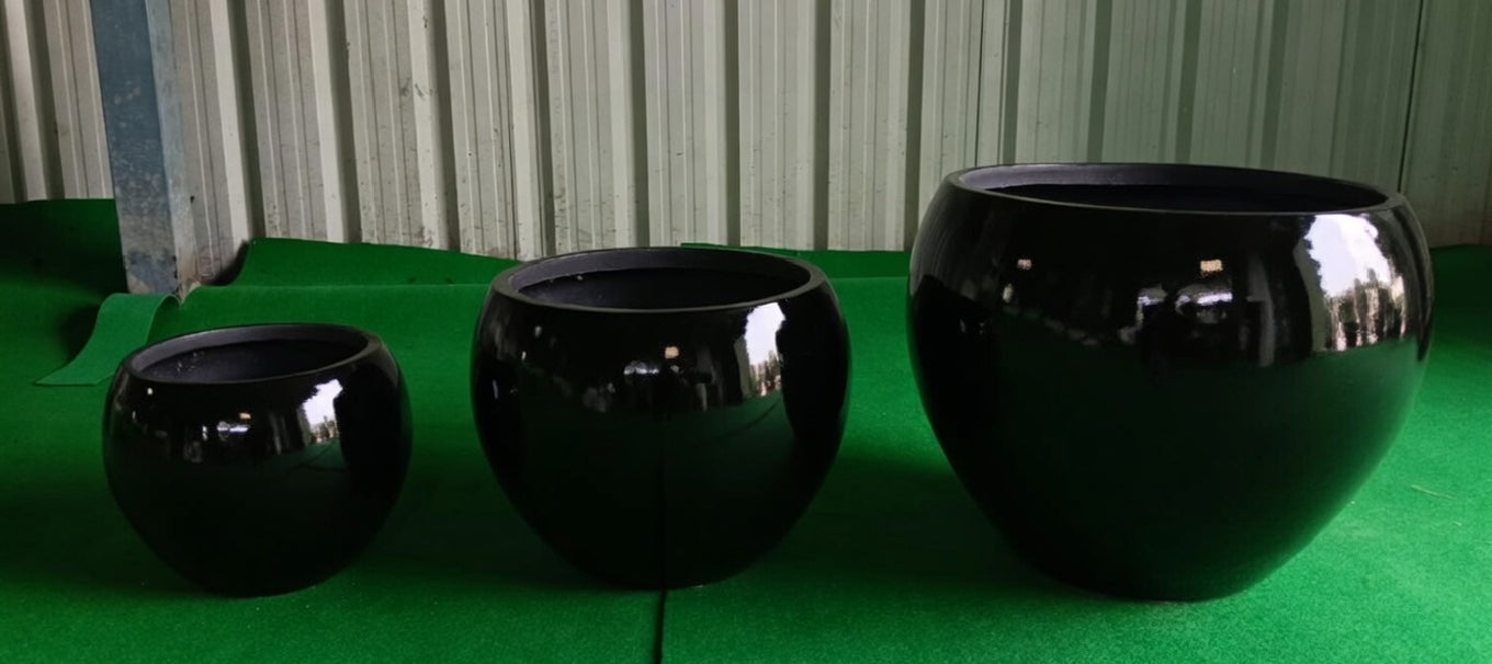 Set of Gradient Round FRP Planters (Multiple Sizes)